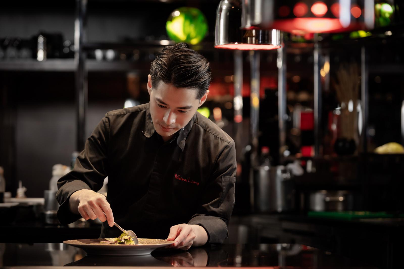 「最帥米其林廚師」梁維維掀熱議！未來將晉升全球首位台籍侯布雄主廚