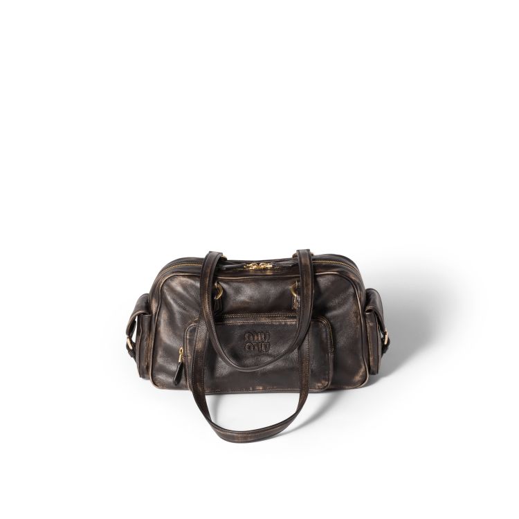 Miu Miu Pocket 仿舊皮革肩背包，商品價格 NTD 145,000。