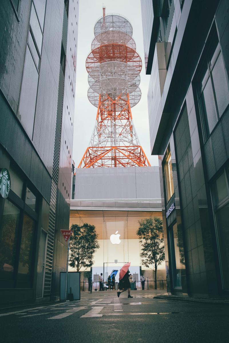 為提升效率，機場計畫新增 數十台設備，大幅減輕人潮壓力，讓國際旅客在抵達福岡時能享受更快速、流暢的入境體驗。