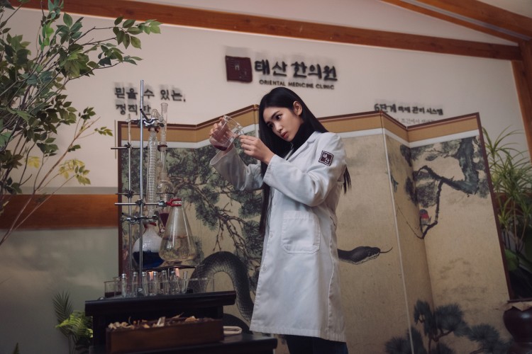 雷嘉汭在《十二使者》中飾演象徵蛇的天使「鈴兒」