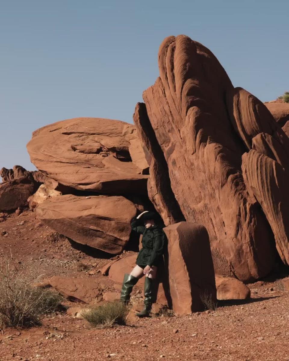 隨著其他季節產品的需求增加，我們的收益也變得更平衡。新的產品線也被視為是舒緩季節性波動的方針。」跳脫過往冬季外套的標誌性，Canada Goose 正在蛻變為全年覆蓋的奢侈品牌。