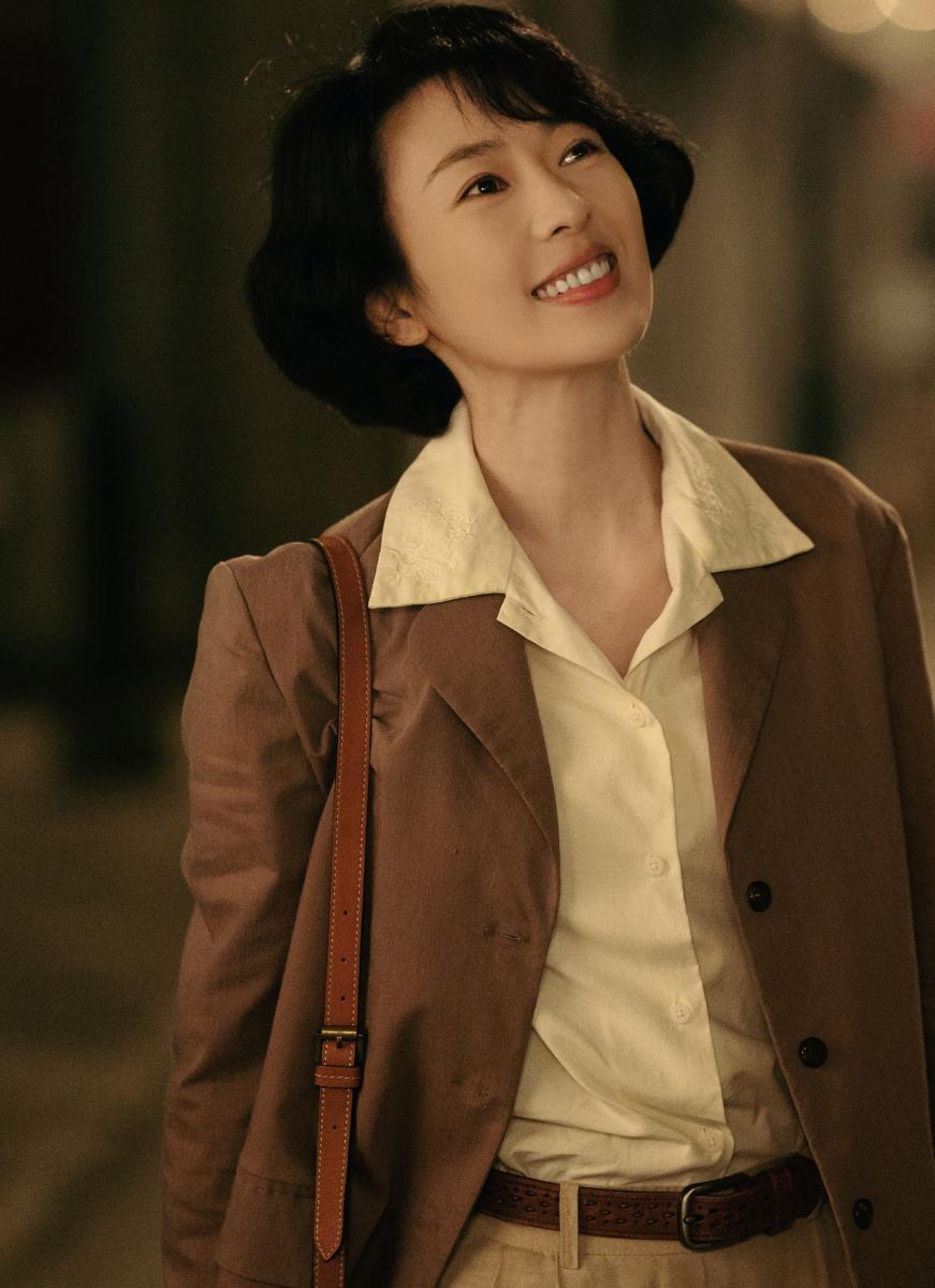 值得注意的是,《足跡》以三位女性角色串聯時代線索。