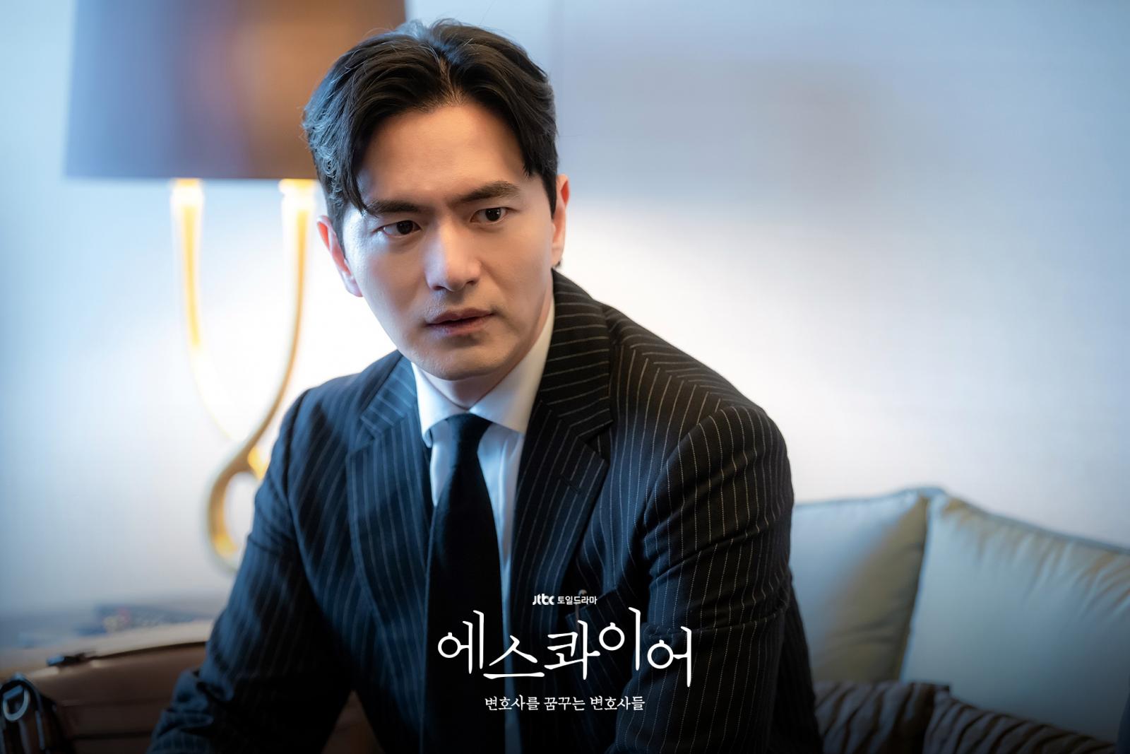 雖以律師事務所為舞台,《夢想成為律師的律師們》卻透過一場場官司探討「愛」各種形式命題。