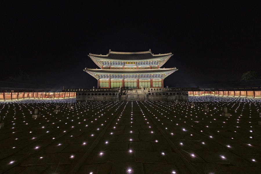 於首爾市中心的景福門氣派華麗，義大利品牌Gucci於2023年也曾在此辦秀。