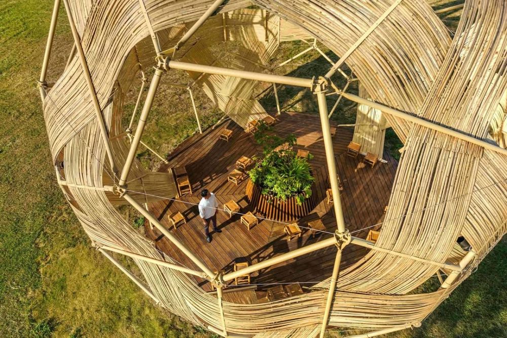 「從代表性的《筌屋》作品，以傳統捕魚工作魚筌為靈感，創作大型「筌屋」地景藝術竹編作，到新作《小竹屋計劃》、《築巢計畫》，范承宗持續爬梳台灣工藝之美，「研究與透過創作再現，不是一種懷舊，而是想讓這些快被遺忘的、隱藏在製作過程裡的古老智慧能夠被看見、被理解、被分享。」他直言：「我一直相信這是台灣能與世界分享和競爭的資產。」