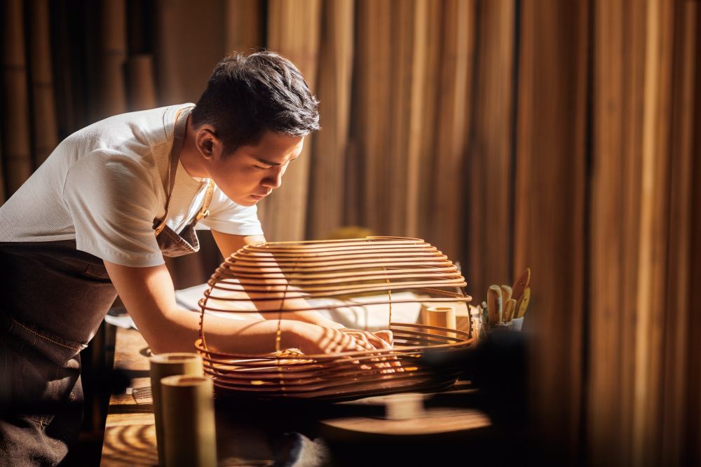 訪談尾聲，范承宗謙虛地回應今日成就，「我只是幸運地找到，一個自己很喜歡而且能夠賴以維生的工作。我希望能夠透過各種方式來分享自己的幸運、能力和經驗，就像我變成現在的我，也是一直收到別人分享給我的，我也希望可以成為別人的這樣的存在。每次，跟家人和朋友去廟裡拜拜，我都會想不到要許什麼願望，或許是因為十幾年前，我的願望一直都是：讓需要我的人，能剛好遇到我自己。如今，這個願望仍在實現呢！」