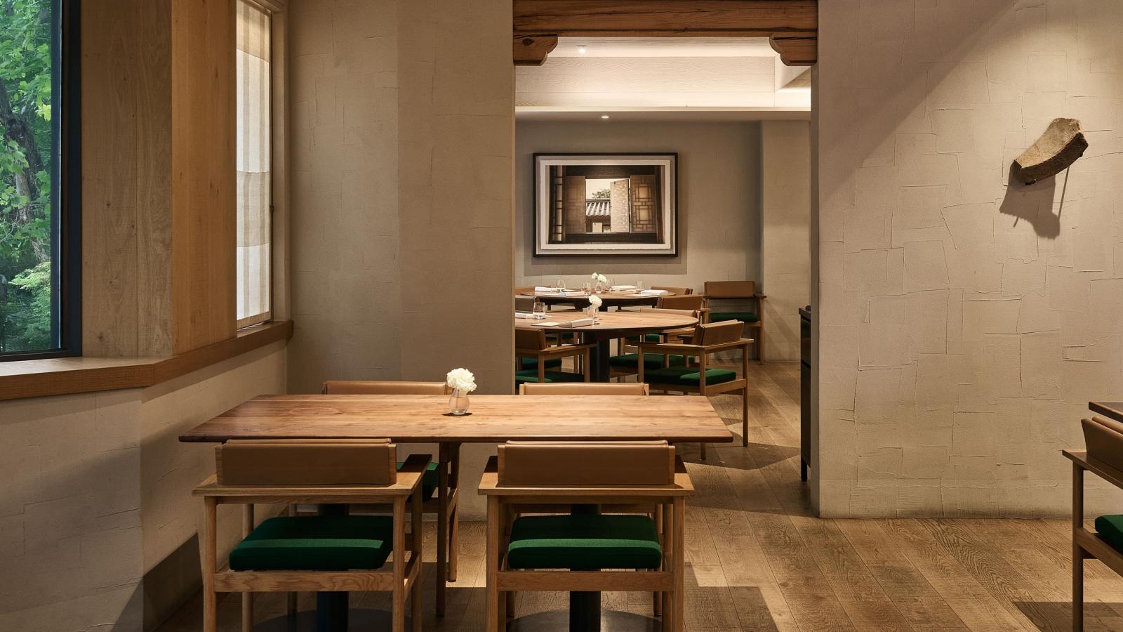 2014年，姜珉求（Mingoo Kang）主廚在首爾清潭洞創立屬於自己的Mingles餐廳，以韓國料理為根基，融入多國技法，開創獨特的當代韓食風格。