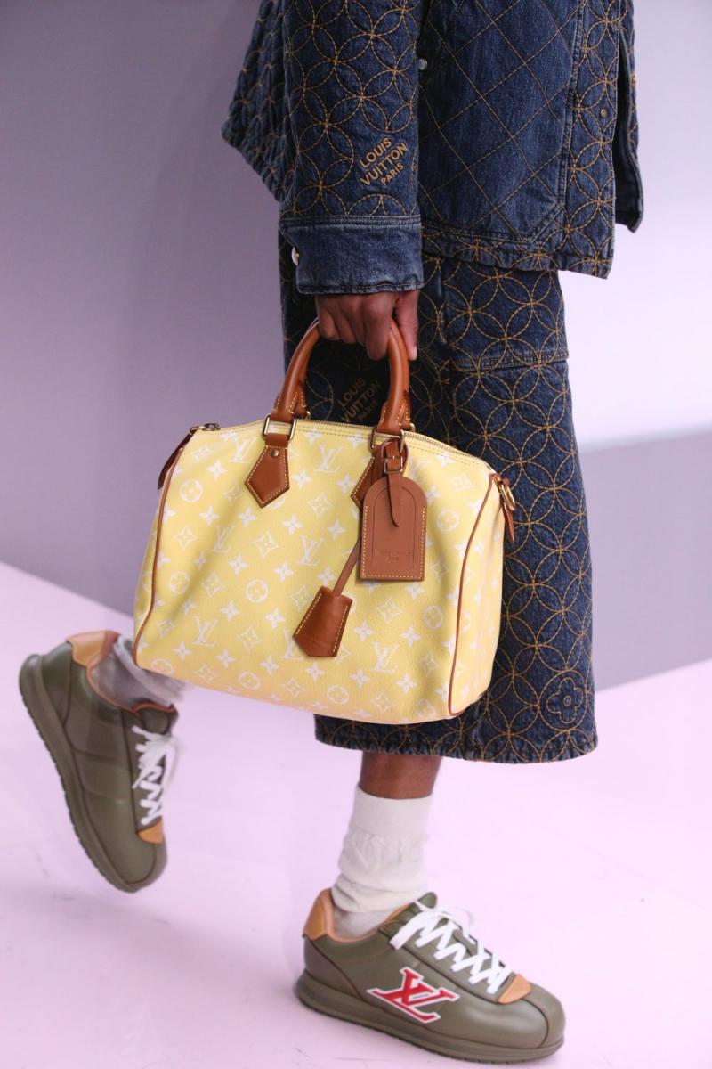 2023年，當 Pharrell Williams 正式成為 Louis Vuitton 男裝創意總監，他選擇以 Speedy 作為第一個重新演繹的包款，推出「Speedy P9」。