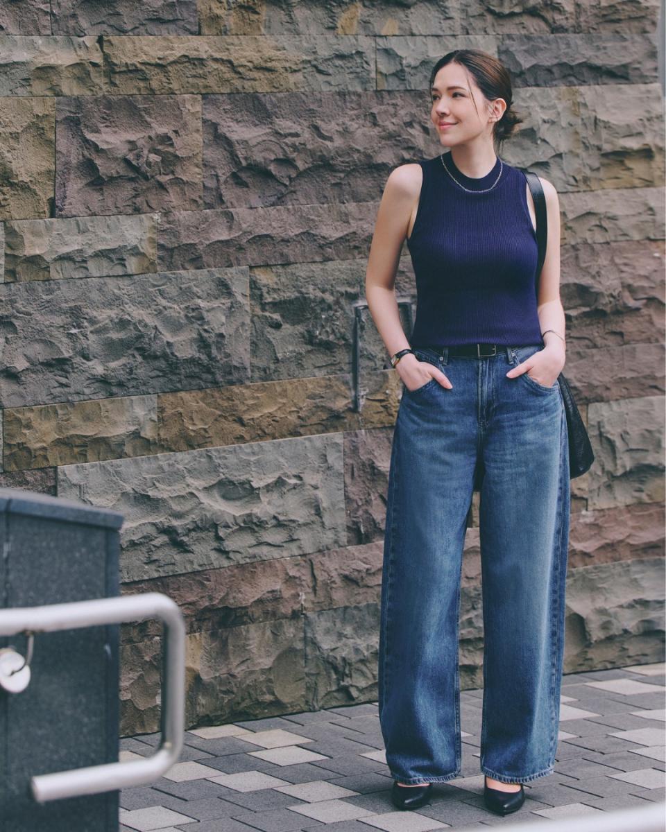 今年最搶手、討論度霸榜的褲款非「繭型牛仔褲」莫屬！不只有許瑋甯同款的加持，其版型鬆身廓形、巧妙收束的繭型線條，不只能修飾臀型，還能把腿部比例直接拉長，難怪男女都能穿、穿誰都顯瘦，真的值得直接包色！