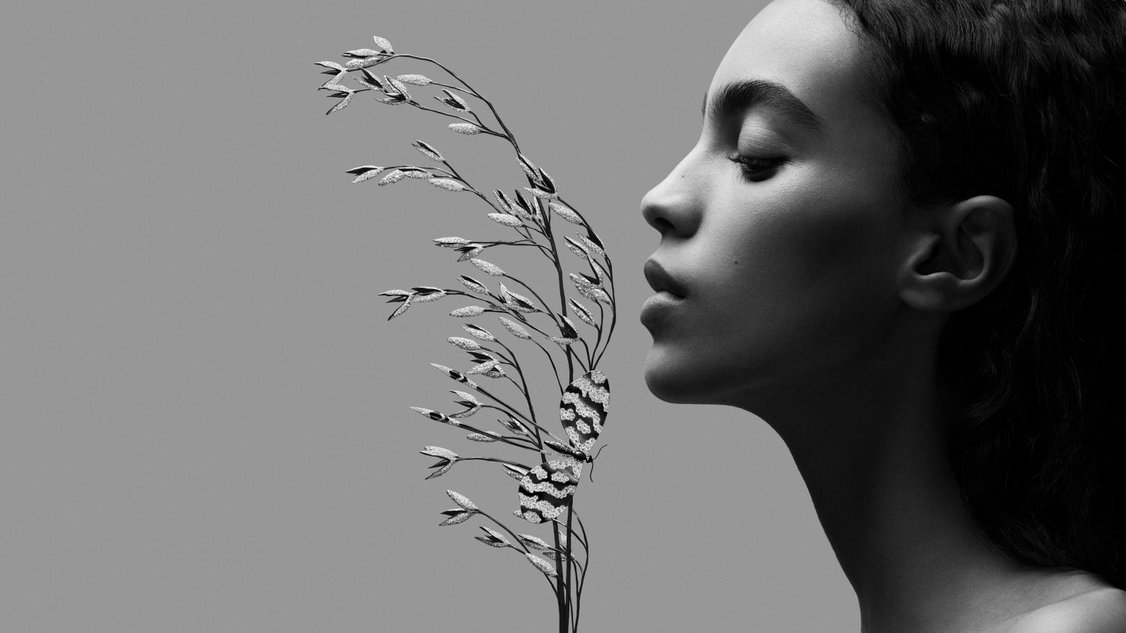 在野性過後，故事進入柔美卻複雜的一章。仙客來花瓣以700顆玫瑰式切割鑽石層疊成光影之窗，與燕麥穗的黑鍍鈦剛毅形成對比。此時，一隻佈滿細緻毛髮的小毛蟲在花下蜿蜒爬行，與翩然的鑲鑽蝴蝶同場共現，彷彿訴說著生命的不同階段，將未竟與完成並置於同一個構圖中。這是侘寂的另一種表述——美不在完成，而在於蛻變的過程。當鑽石的光折射在黑色枝穗之間，時間的流轉便化為一首寓言。