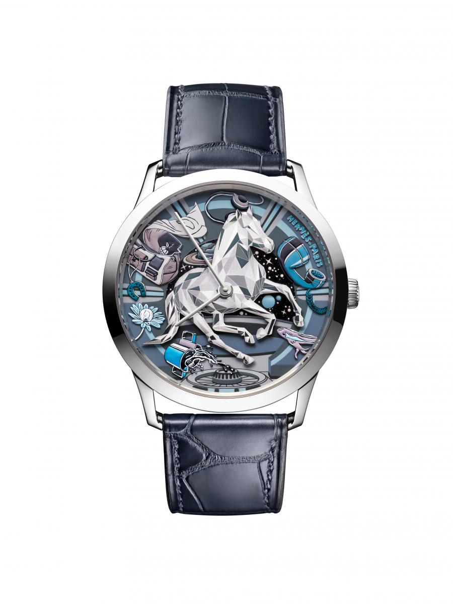 Slim d’Hermès Faubourg of Dreams 就像一件隱藏在時間裡的微型藝術品。它搭載愛馬仕自製 H1950 超薄自動機芯，厚度僅有2.6毫米，輕盈得彷彿讓人忘了機械的存在，卻能穩定運轉長達48小時。