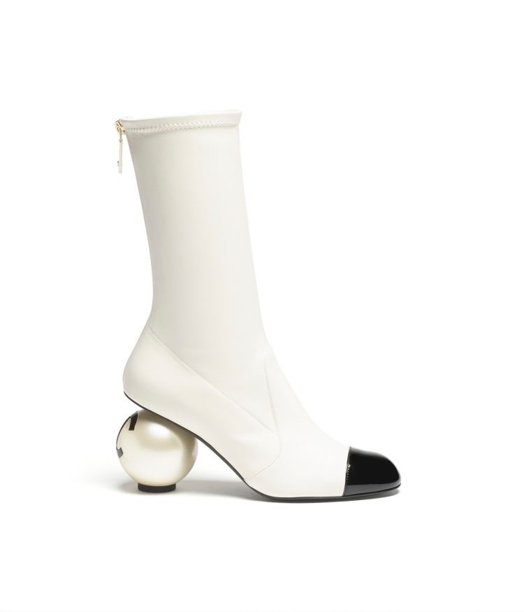 Chanel珍珠造型鞋跟短靴，商品價格 NTD91,300。