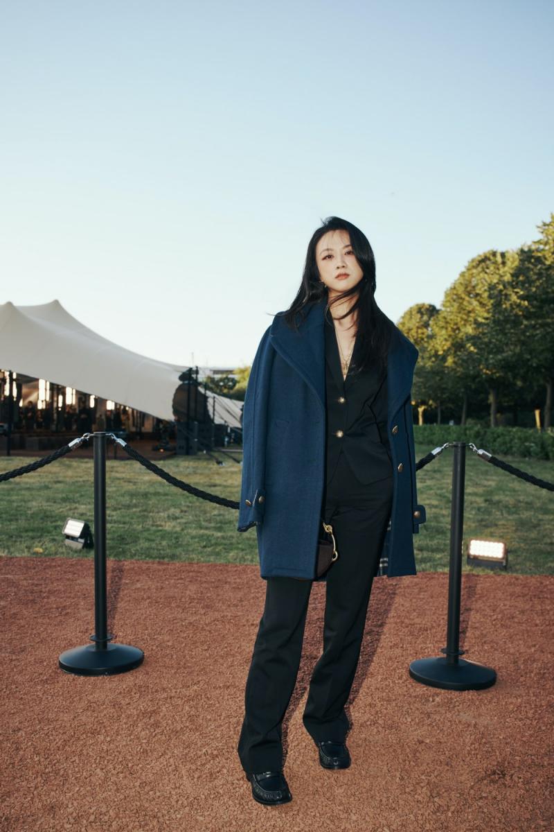 此外，湯唯、吳磊以及品牌大使、泰國人氣演員 Bright 的登場，也為秀場帶來更多星光與話題，使本季大秀更顯亮眼。