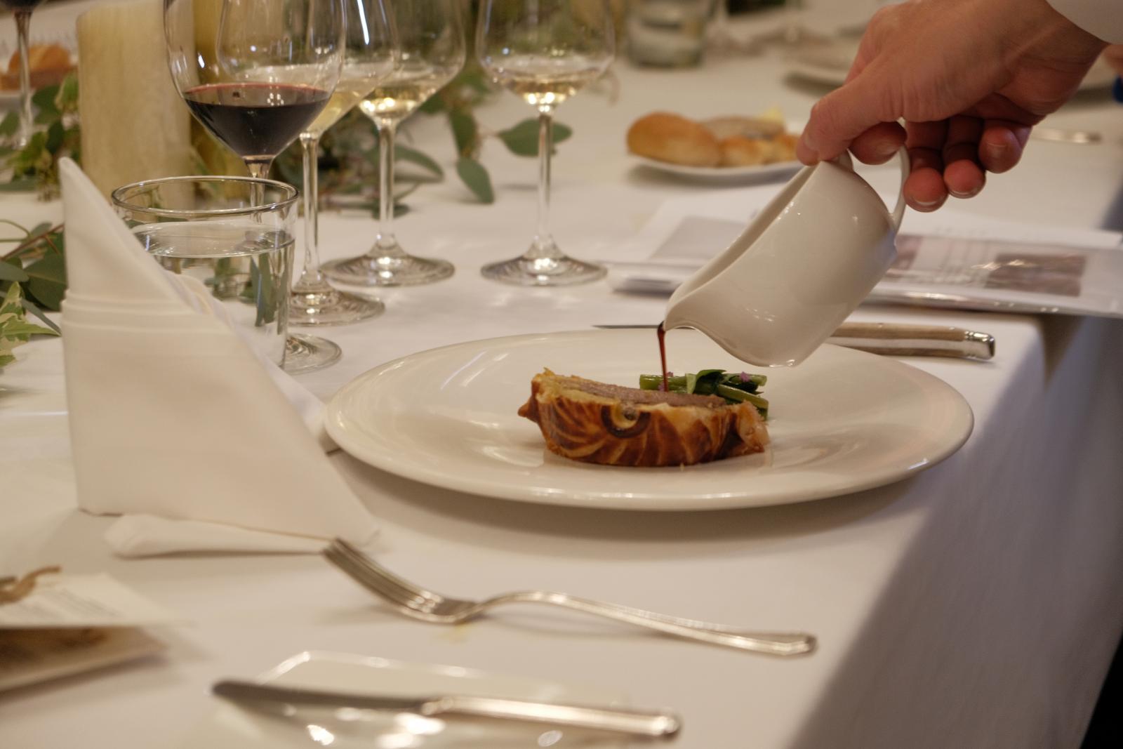 這次在台北君悅寶艾西餐廳的客座菜單，宛如一首寫給大地的長詩。