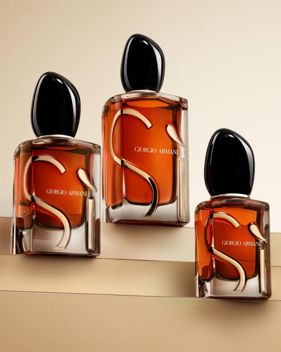 除了收購開雲美妝外，萊雅執行長 Nicolas Hieronimus 近日也針對收購部分亞曼尼集團股份的傳聞作出回應：「願意依照亞曼尼先生的遺囑，考慮與集團（Armani Group）進行討論。」他表示，收購開雲美妝業務不會改變支持亞曼尼集團的初衷。接下來，雙方將就此展開新一輪磋商，探討與亞曼尼合作的潛在方案。萊雅集團最新市值為 1,975 億歐元（約新台幣 7 兆元），穩坐全球最大美妝集團寶座，持續爭奪全球香氛市場賽道。