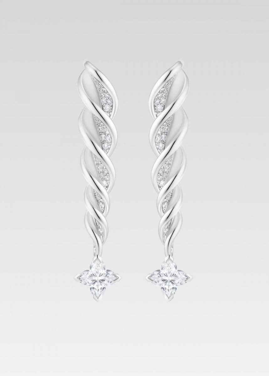 在〈Eternal Sun〉中，路易威登將太陽視為精神核心。LV Monogram 星形切割鑽石排列成無限螺旋，如同縮影的宇宙。戒指、耳環與手環不僅折射光芒，更似乎蘊藏能量的流轉。這系列提出一種可能：珠寶或許不僅是裝飾，而能成為能量的導體。當佩戴者舉手投足，光影隨之移動，宛如日軌在腕間延展，讓身處都市鋼筋叢林的我們，也能隨身攜帶一片專屬的日光。