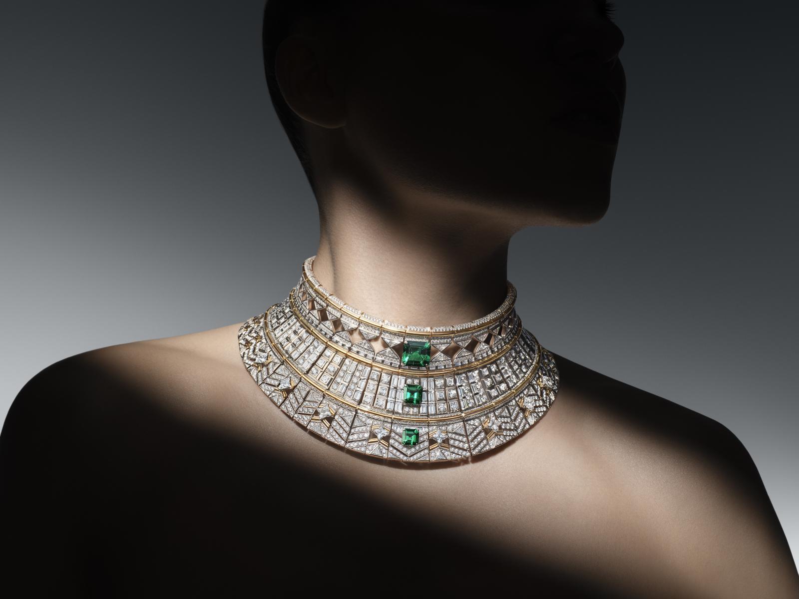 《匠藝之境 Virtuosity》不只是另一個華麗的珠寶系列，而是一場對「匠藝」的哲學辯證。守護與秘密，對應人類對安全的需求；建築式紀念，是時間與記憶的具象化；流動與繁花，凝視生命的無常；永恆太陽，則呼應人類對永生的追尋。這些作品超越昂貴材質的堆砌，而是將人類存在的矛盾與渴求，化為能觸摸、可佩戴的形態。真正的奢華，或許不在於昂貴，而在於一件作品能否讓人看見自己與世界的交集。