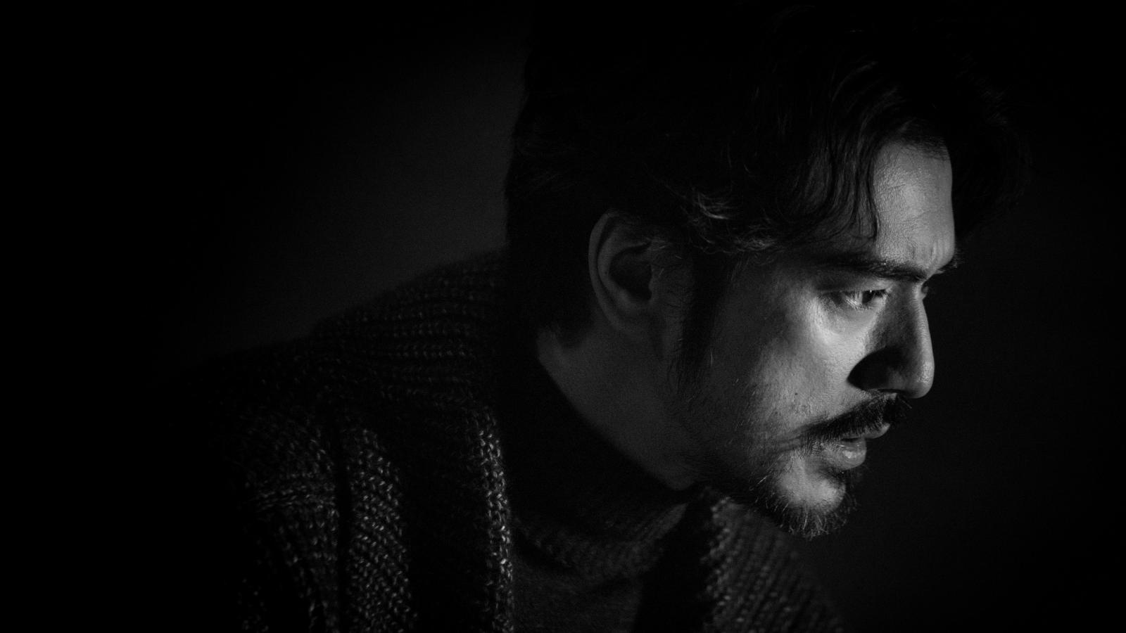 天秤男挑選伴侶時,不會拿條件清單逐一檢視。他們更相信直覺與感覺,因為愛情從來不是數學公式。或許是一個笑容,或許是一個眼神,就能讓他們心動。這種浪漫的本能,讓天秤男的愛情少了算計,多了真誠。他們不在意對方的身高、學歷或收入,卻在意彼此是否能帶來心靈上的悸動。對天秤男而言,愛情本來就應該純粹而真實。