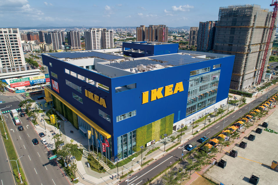 這項高鐵桃園站前開發案以「共享、智能、永續」為主軸，將串聯高鐵桃園車站特定區後站的置地廣場、高鐵桃園站，以及既有的生態綠地，打造成一座站前花園城市 ——「前站智慧中城」。基地計畫分為兩期開發，第一期包含作為購物商場的 4 至 5 層樓裙樓、三棟 12 至 13 層樓的辦公大樓與一棟旅館，並輔以多元生活服務，共構成機能完整的智慧商務園區，強化周遭百貨商城。