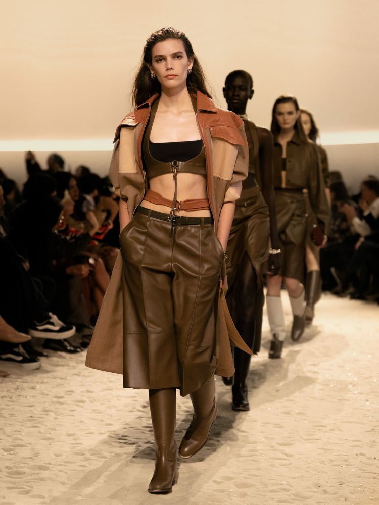 工藝，是Hermès的母語，本季以馬具為骨幹，將實用性與藝術性編織進每個縫線。