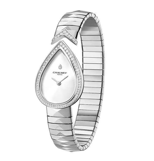 Chaumet「Joséphine Aigrette」系列腕錶，延續品牌珠寶腕錶的優雅傳統，以精緻設計向約瑟芬皇后致敬——這位風格獨具、內外兼修的靈感繆斯。腕錶巧妙融入她所鍾愛的梨形切割意象，藉由時間的流動，象徵優雅不朽的魅力。