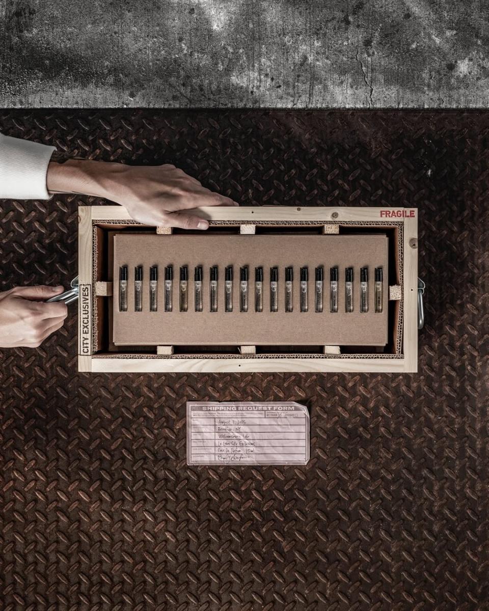 Le Labo 的 Tabac 28（邁阿密限定）是城市限定系列中最具「個性」與「性感氣場」的一款。它之所以能成為人氣香氛，不只是因為氣味濃郁迷人，更因為它完美捕捉了邁阿密的靈魂——熱情、夜色、煙草與海風共存的感覺。開場是溫暖的菸草香，略帶濕潤與甜感，隨後木質調浮現出乾淨的深度，最後留下一種柔滑、性感的皮革氣息，宛如置身邁阿密夜晚的爵士酒吧。