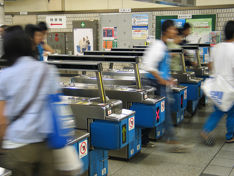 與日本Suica的「感應付款」不同，台北捷運將採用更進化的「快速模式」