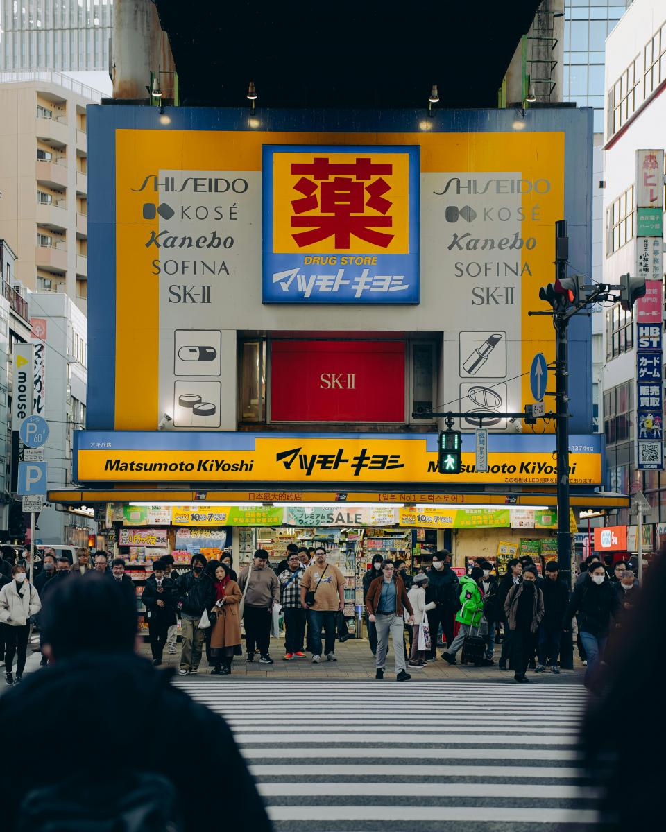 不同於歐美機場的「即時退稅」,日本採「審核通過後、由店家統一退稅」的方式,確保資料一致與交易透明
