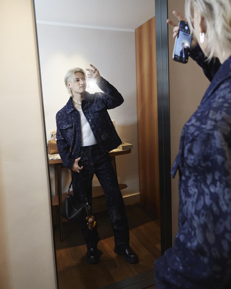 Fendi 925 系列不只是男士珠寶，更是一種新時代的風格宣言。方燦用一身簡約造型告訴我們：珠寶不再屬於某一種性別，而是關於「如何表達自己」。在光影流轉之間，那一抹銀色成為自信與個性的象徵，也讓 Fendi 再次證明——當羅馬的傳統遇上現代設計，真正的奢華，來自細節裡的態度。