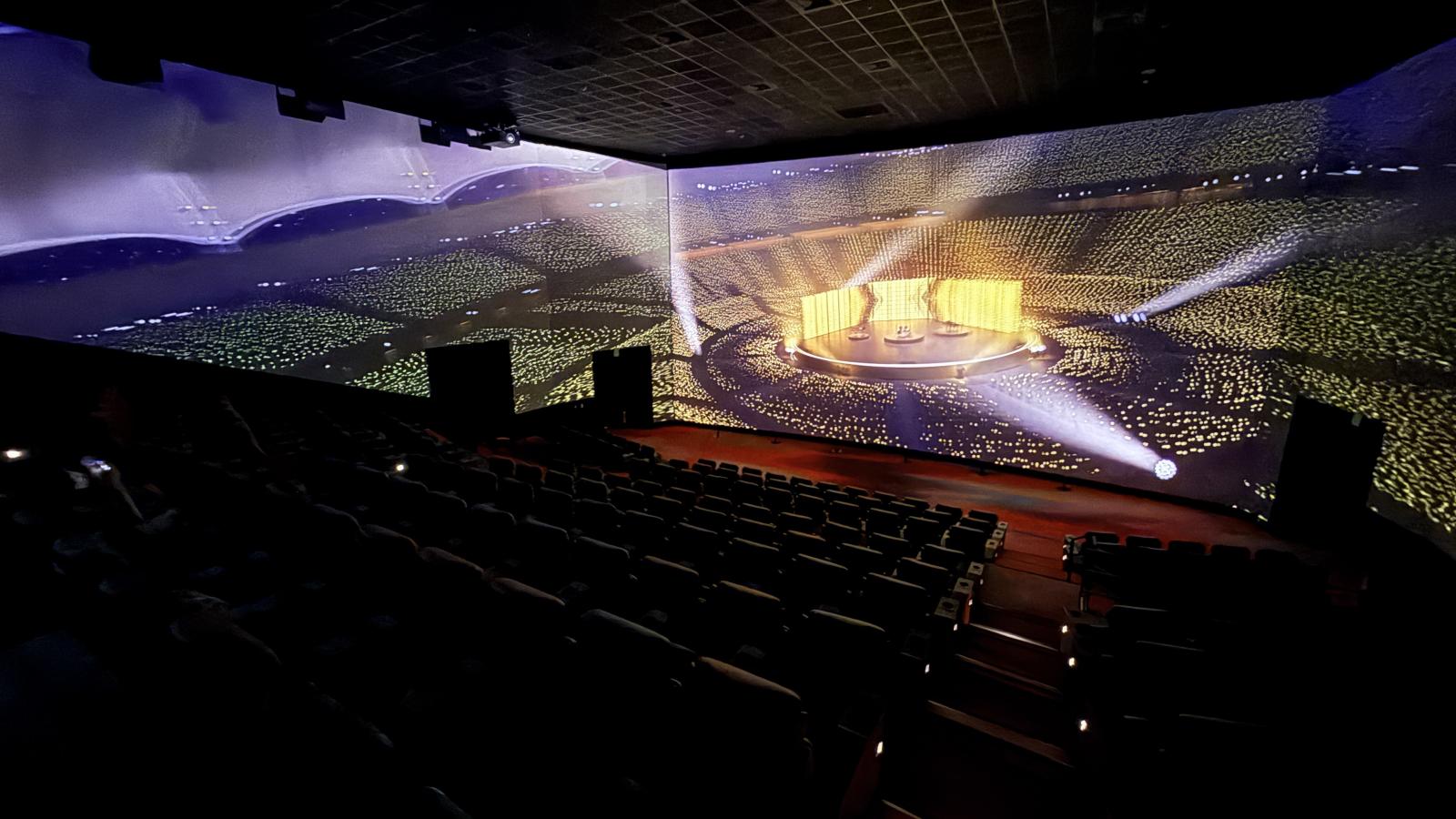 ULTRA 4DX 是影迷夢寐以求的沉浸式觀影體驗，這套結合「SCREENX」與「4DX」的雙系統，不只是看電影，而是被電影包圍。