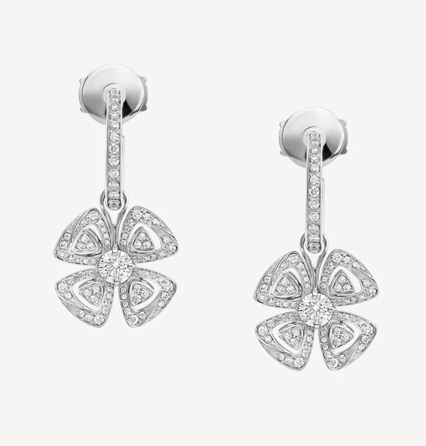 寶格麗「Fiorever」18K白金鑲鑽耳環，約NTD 577,000