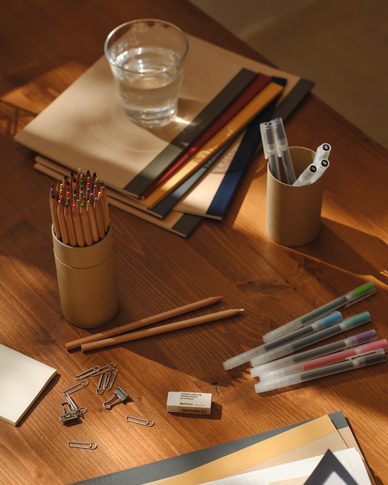 財報中特別指出，台灣市場表現同樣亮眼，營收與利潤實現雙增長。在經營策略上，台灣 MUJI 持續開發在地化商品Source: MUJI，推出台灣限定系列，在市場上獲得廣泛肯定。特別是在生活雜貨及美妝商品系列中，可見其豐富多樣的商品組合。不僅限於日本 MUJI 的既有商品，台灣團隊開發的在地品項也深受消費者喜愛，甚至吸引日本旅客前來購買。