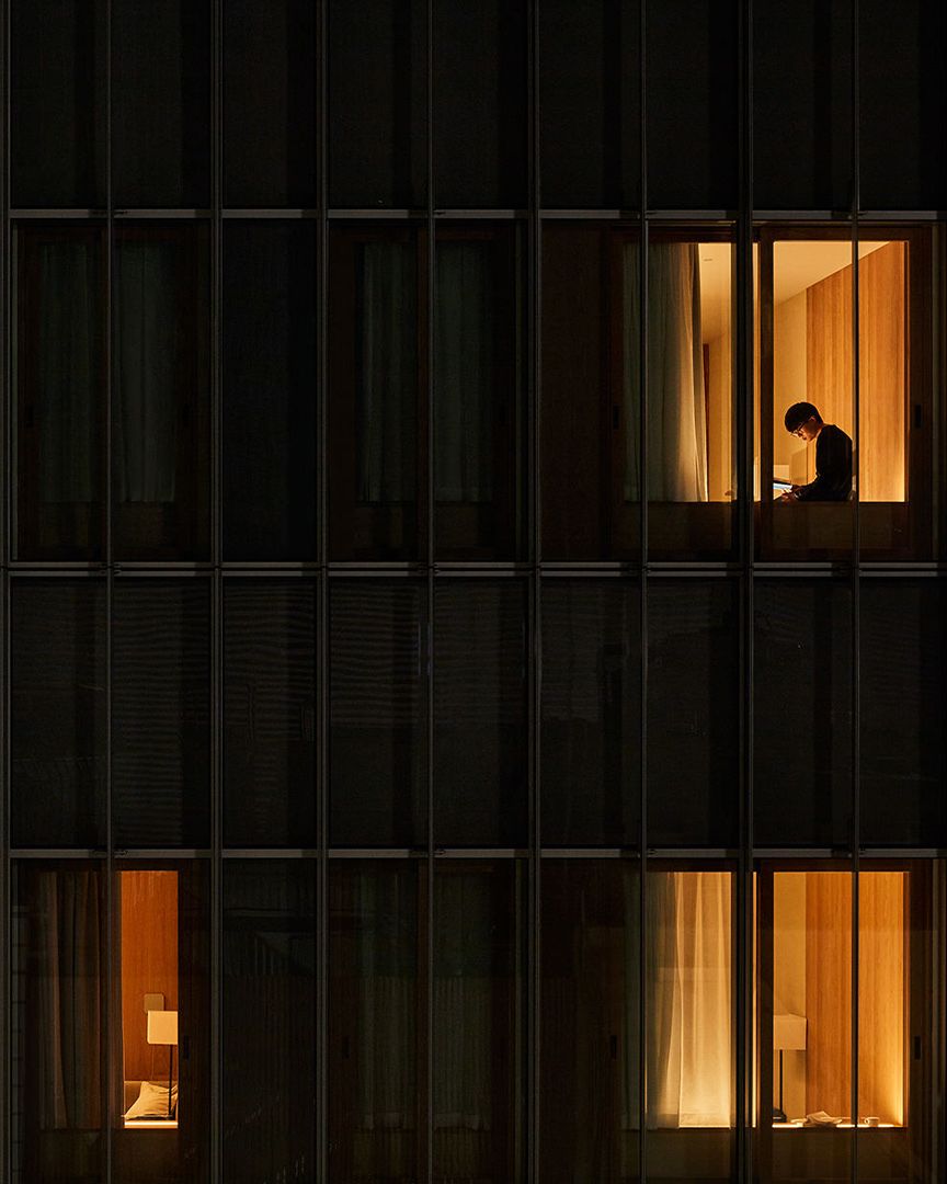 儘管全球市場仍存在不確定性，MUJI 依舊展現強勁的營收表現。營收與利潤創新高的主因，除國內外門市持續擴張帶動營收成長外，原有門市也維持穩定銷售。截至 2025 年 8 月底，MUJI 全球門市總數增加 107 家，達 1,412 家。品牌在全球擴張的版圖中，橫跨東南亞、歐洲及美洲市場，其亮眼的營收也反映出全球消費者對「無印良品」的信任感。