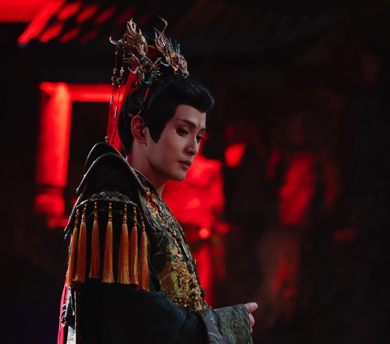 《水龍吟》的最大魅力在於其「異界入世」的敘事設計。