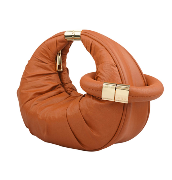 An-A-Era焦糖色泡芙包，約NTD 2,580