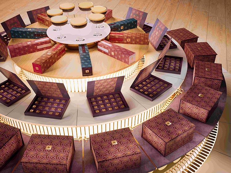 Nespresso 今年全新推出「All-day Coffee Ritual」主題倒數月曆，由肯亞新銳藝術家暨攝影師Thandiwe Muriu設計「咖啡花」印花圖騰，結合每日精選咖啡，打造可收藏的節慶藝術品。