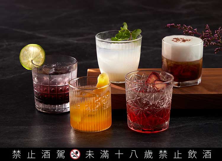 全新「醇飲吧」導入智能調酒機，將科技與藝術完美融合。