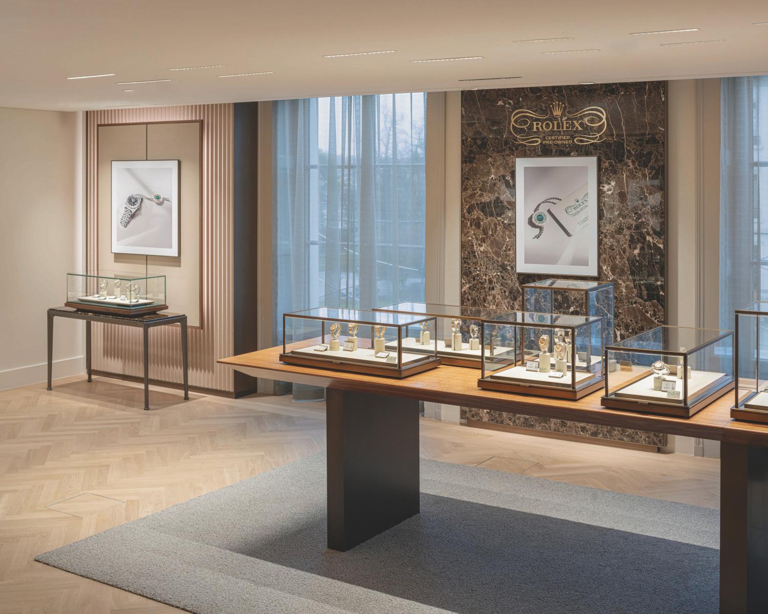 作為台灣歷史最悠久的高級鐘錶經銷商，金生儀鐘錶跨越百年、四代傳承，長期以專業與誠信建立市場信任。此次成為勞力士首家 CPO 授權合作夥伴，不僅顯示其在業界的穩定實力，也代表品牌對台灣市場的重視。店內設有專屬展示區，陳列經官方檢驗的中古錶款，讓收藏家可親眼見證「時間的第二次誕生」。對鐘錶愛好者而言，這是一次「安心買中古」的歷史時刻。