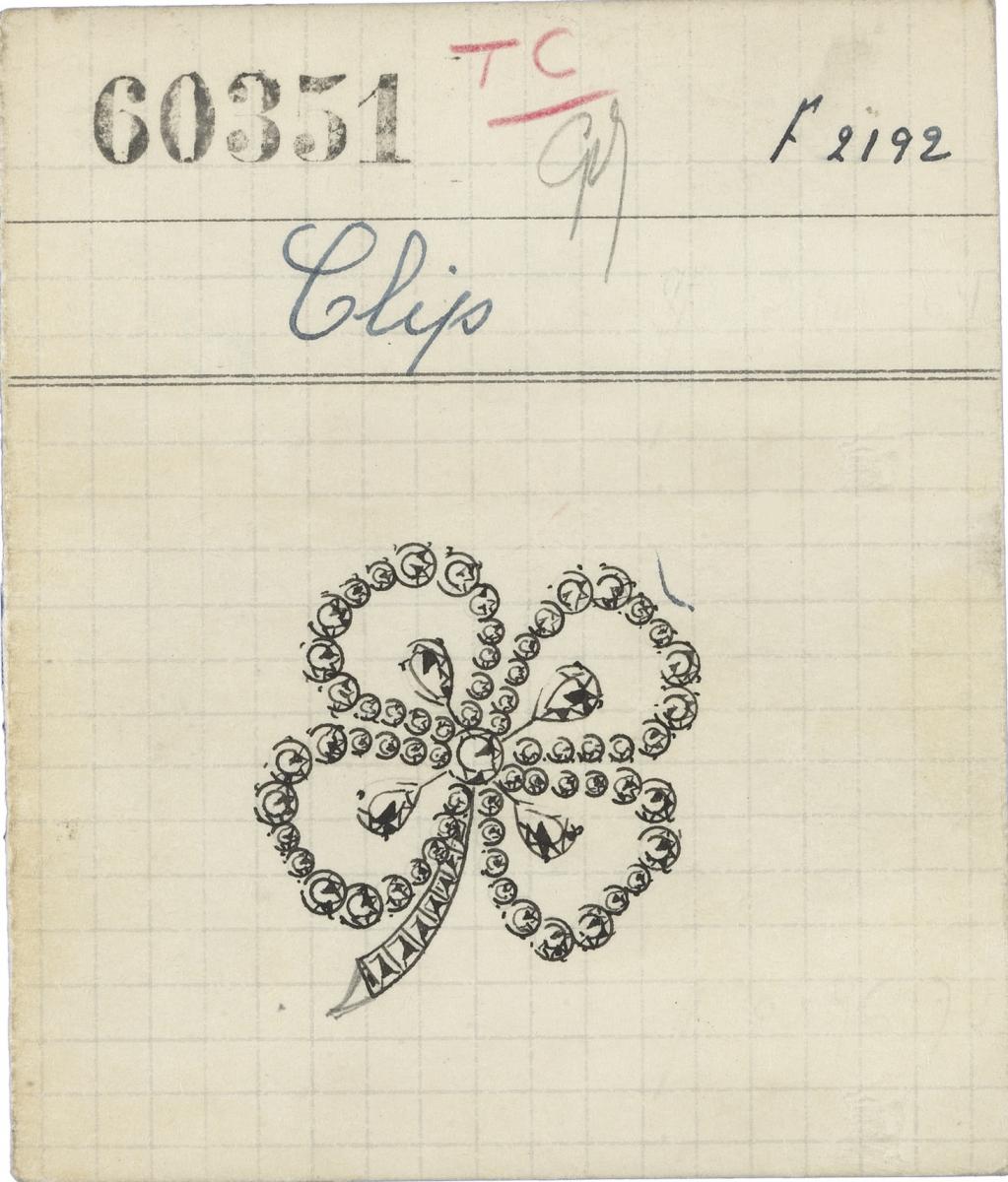 「心懷幸運之願，方能成為幸運之人。」這句出自創辦人家族成員 Jacques Arpels 的名言，正是 Alhambra 系列的靈魂。他將這份信念化為生活實踐，過往時常會在巴黎東北部 Germigny-l’Évêque 宅邸的花園中親手摘下四葉草，贈予員工，並附上英文詩篇《Don’t Quit》（不要放棄），以此鼓勵人們在困境中仍要懷抱希望。1968年，品牌以黃K金打造出首條由20枚四葉圖騰組成的長項鍊，自此成為世家幸運符號。這枚圖騰靈感來自「阿爾罕布拉宮」的拱形花窗，將東方的幾何對稱與法式詩意融合，並以金質圓珠細細圍攏，如花瓣盛放。半個世紀以來，Alhambra 不斷蛻變，從縐紋金、孔雀石、瑪瑙到珍珠母貝，每一次新作都延續著優雅、平衡與和諧的美學信念。