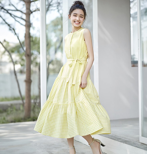 不同於秋冬的暗色系，Lativ清爽明亮的黃色格紋，彷彿為沉悶寒冷的冬季注入一絲溫暖與愜意。