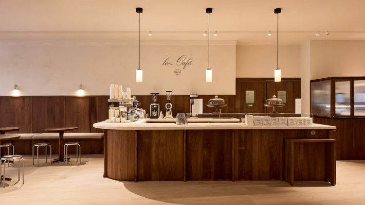 Maison Kitsuné 進駐餐飲的成功，亦讓品牌擴大野心，去年七月品牌於印尼峇里島開設首間酒店「Desa Kitsuné」