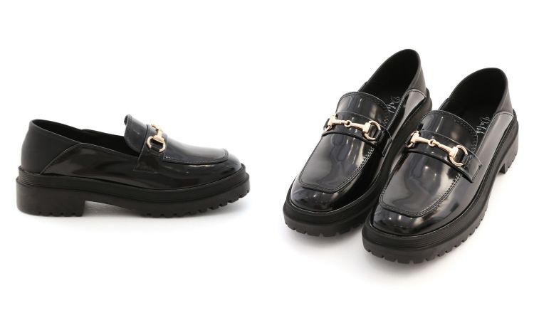 近期因Black Pink演唱會上成員著用D+AF靴款而掀起話題，品牌討論度持續攀升。這雙樂福鞋同樣延續高質感路線，以亮澤漆皮打造立體光面，鞋面馬銜釦點綴經典奢華細節，平價卻不失名牌氣場。