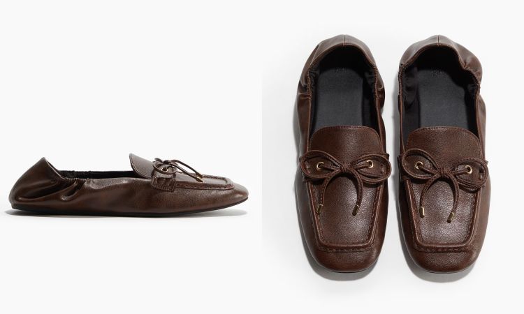 採用塗層布料打造樂福鞋，具備更輕盈俐落的日常質感。鞋面以方形莫卡辛縫線結構搭配蝴蝶結綁帶細節，帶出微微的手工感與學院氣息。