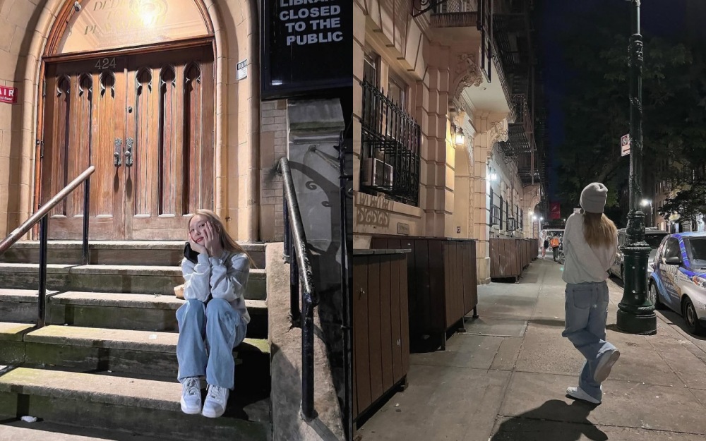 這套搭配充滿濃厚的美式休閒感！娜璉運用牛仔寬褲穿搭為焦點，並搭配 Nike Air Force 白色運動鞋，讓整體呈現出街頭酷女孩的氣息，上身則換上寬鬆的大學 Tee，把隨性的氣息注入其中。