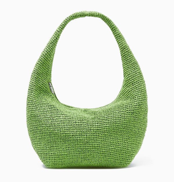 COS回歸簡約的設計理念，以清爽的自然元素和當代線條構築日常配飾。這款明亮的青草綠單肩包，透過細緻草編紋理和摩登廓形，營造悠然的海濱氛圍。