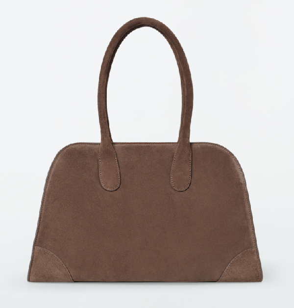 如果你是一位需要不斷奔波於城市之間的職業女性，那我一定要推薦你入手這款優雅又實用的梯型大包。