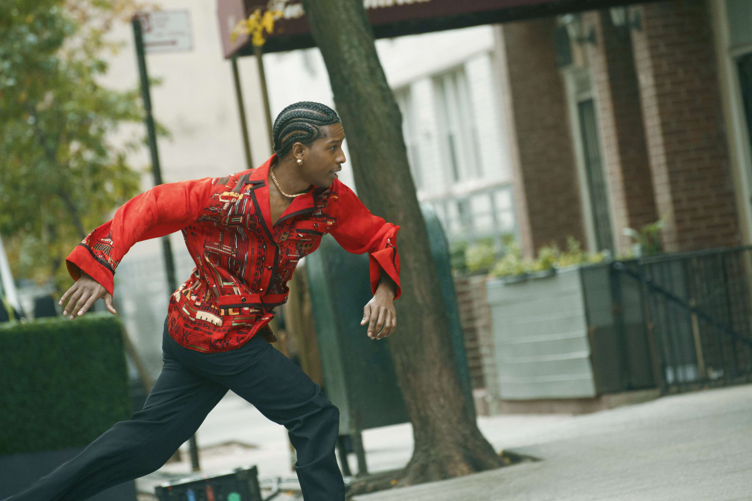 擔綱本次預告片男主女角的演員，便是甫接下品牌大使的 A$AP Rocky，以及同樣身為 Chanel 家族一員的 Margaret Qualley。