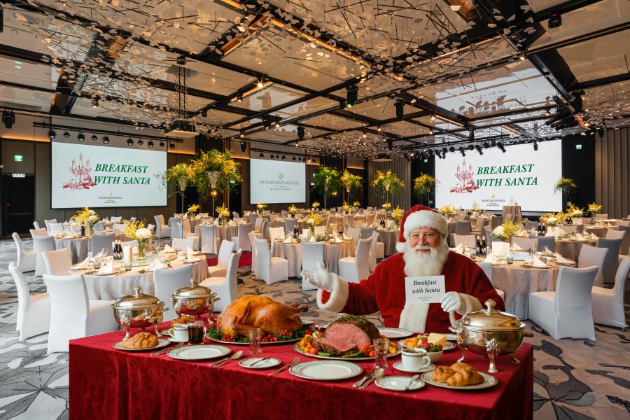 勤美洲際酒店將於 12 月 25 日首次對外開放聖誕早午餐，於 3 樓宴會廳推出「Breakfast with Santa 聖誕早餐」。自助餐檯呈現豐盛的節慶美饌：現切聖誕火雞、爐烤牛排、煙燻鮭魚、海鮮冷盤、港點、現做蛋料理、義式麵檯與甜點市集，滿足節慶餐桌的所有想像，帶來溫暖的聖誕清晨。