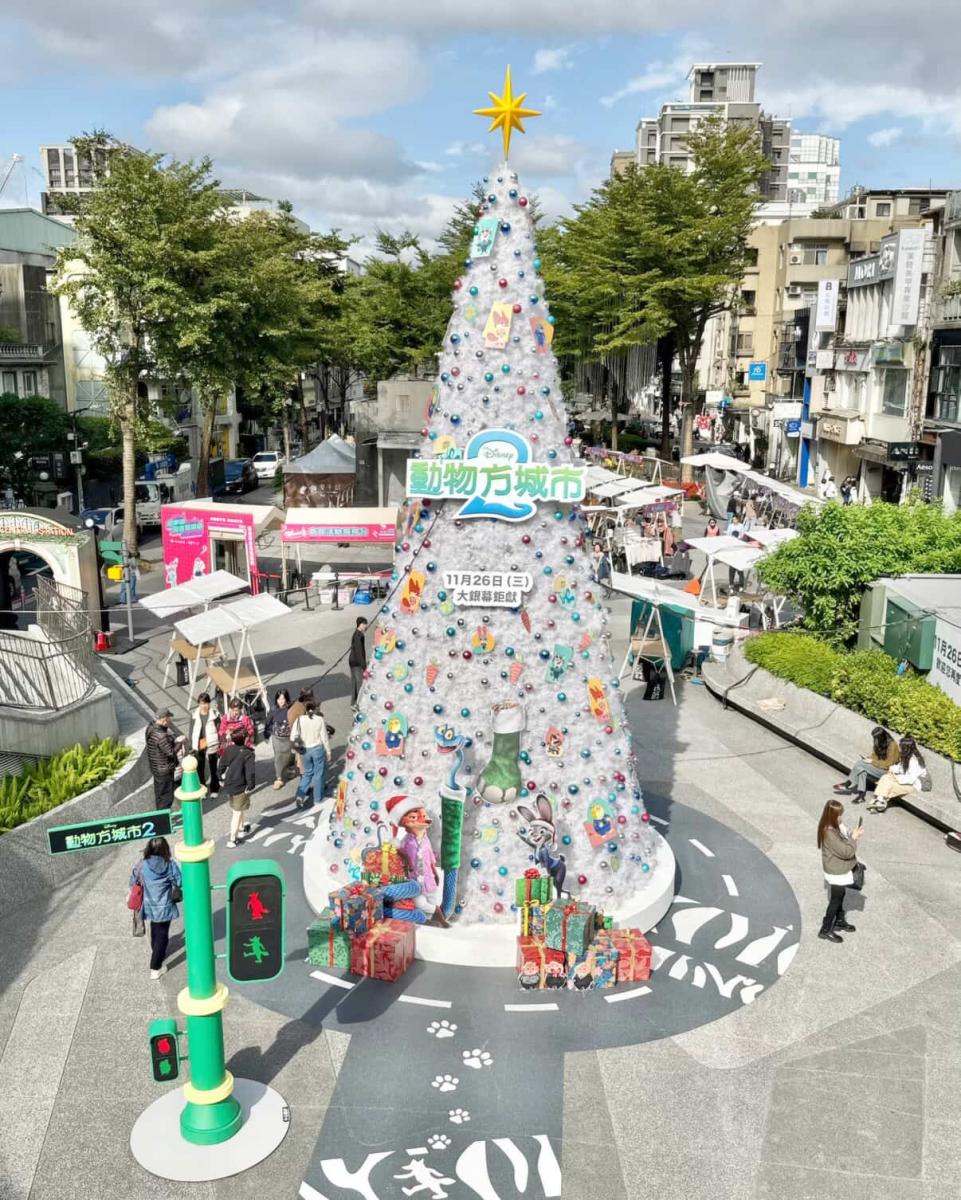 近期紅遍全球的迪士尼新作《動物方城市 2》看了沒?想延續電影可愛又感動的氛圍那一定要來捷運中山站!這次以《動物方城市 2》為主題,打造趣味十足的聖誕場景。