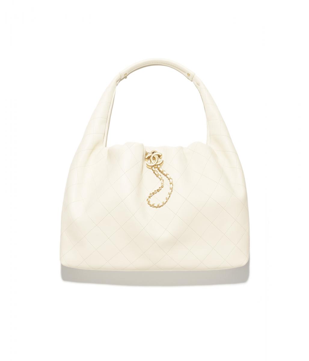 在包袋的尺寸上，「CC Spring」以中型的大小為主軸